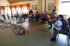 Kinderkarfreitagsliturgie im Gemeindezentrum (Foto: Karl-Franz Thiede)